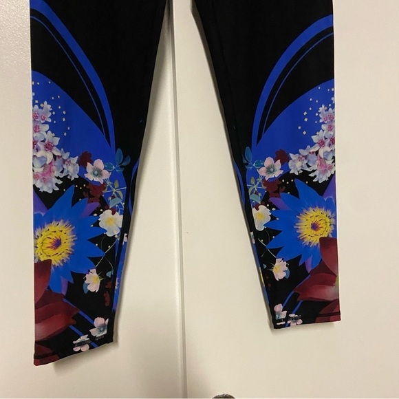 SWEATY BETTY Tokyo Blooms Power 7/8 Leggings Size Small - Picture 5 of 10